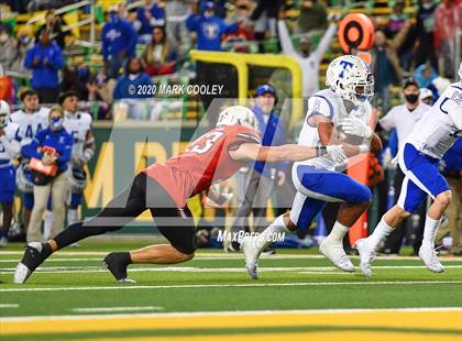 Thumbnail 3 in Rockwall-Heath vs. Temple (UIL 6A Area Playoff) photogallery.