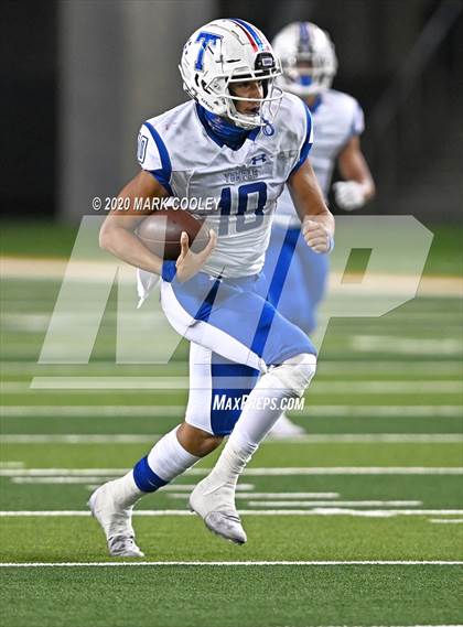 Thumbnail 3 in Rockwall-Heath vs. Temple (UIL 6A Area Playoff) photogallery.