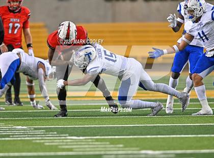 Thumbnail 3 in Rockwall-Heath vs. Temple (UIL 6A Area Playoff) photogallery.