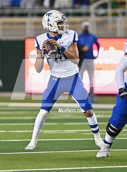 Thumbnail 1 in Rockwall-Heath vs. Temple (UIL 6A Area Playoff) photogallery.