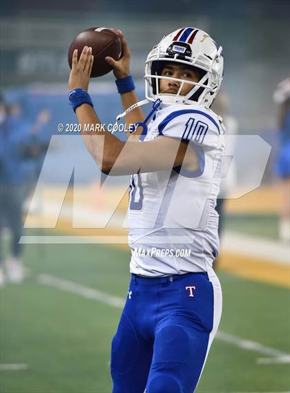 Thumbnail 3 in Rockwall-Heath vs. Temple (UIL 6A Area Playoff) photogallery.