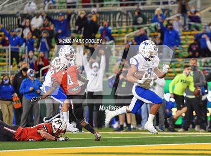 Thumbnail 1 in Rockwall-Heath vs. Temple (UIL 6A Area Playoff) photogallery.