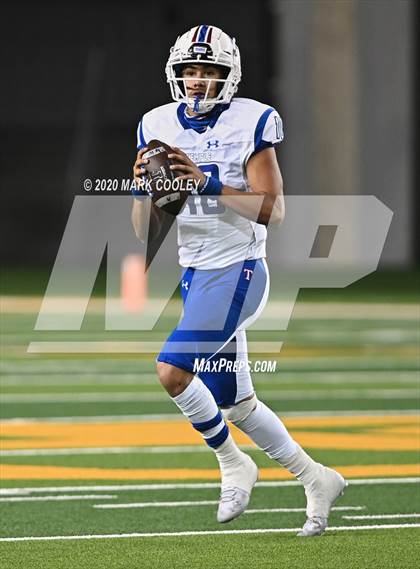 Thumbnail 3 in Rockwall-Heath vs. Temple (UIL 6A Area Playoff) photogallery.