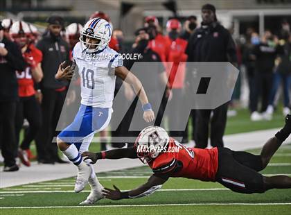 Thumbnail 3 in Rockwall-Heath vs. Temple (UIL 6A Area Playoff) photogallery.