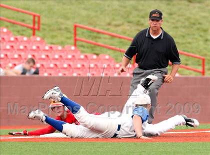 Thumbnail 3 in Highlands vs. Beechwood (Ninth Region Quarterfinal) photogallery.