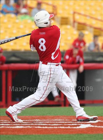 Thumbnail 2 in Highlands vs. Beechwood (Ninth Region Quarterfinal) photogallery.