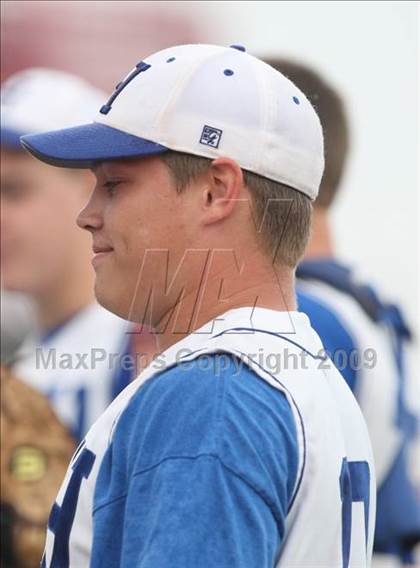 Thumbnail 1 in Highlands vs. Beechwood (Ninth Region Quarterfinal) photogallery.