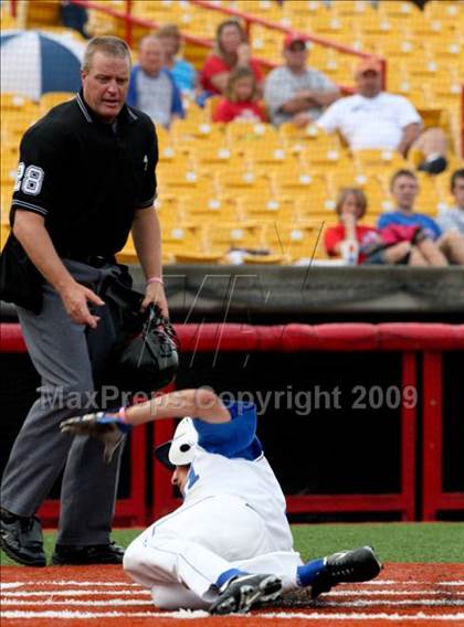 Thumbnail 1 in Highlands vs. Beechwood (Ninth Region Quarterfinal) photogallery.