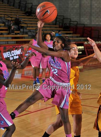Thumbnail 3 in Rialto vs. Rosary photogallery.