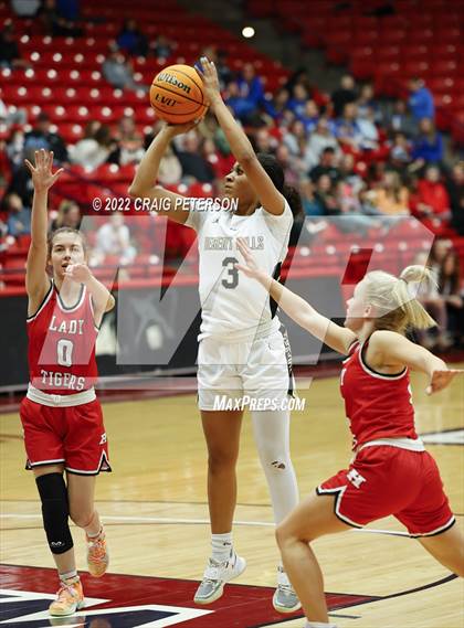 Thumbnail 1 in Desert Hills vs. Hurricane (UHSAA 4A Quarterfinal Playoff) photogallery.