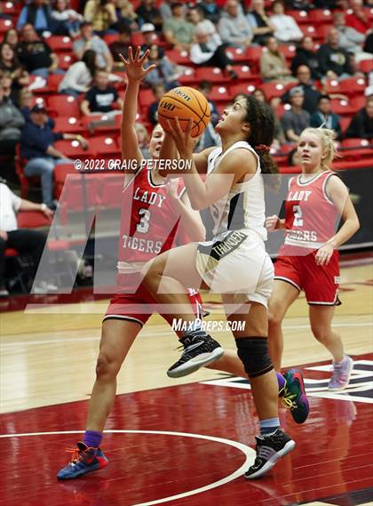 Thumbnail 3 in Desert Hills vs. Hurricane (UHSAA 4A Quarterfinal Playoff) photogallery.
