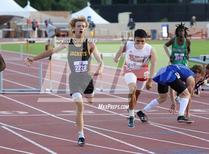 Thumbnail 1 in UIL 2A State Track Meet photogallery.