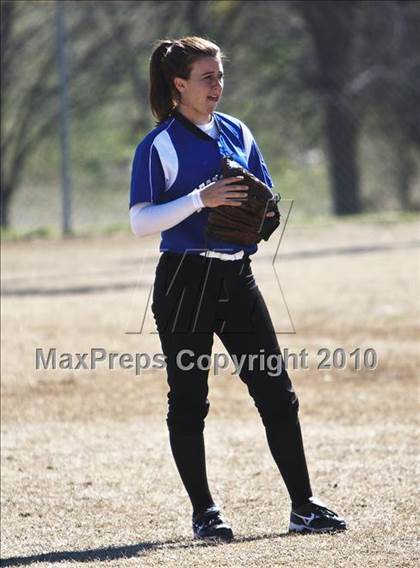 Thumbnail 2 in Kennedale vs. Georgetown (Brewer Tournament) photogallery.
