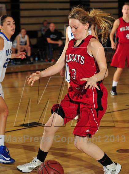 Thumbnail 2 in Dana Hills vs. Mount Si (MaxPreps Holiday Classic) photogallery.