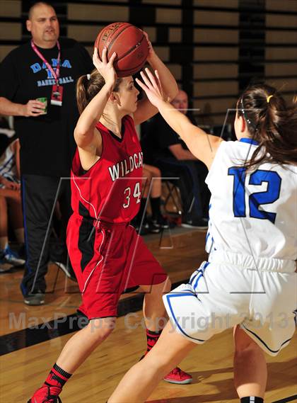 Thumbnail 2 in Dana Hills vs. Mount Si (MaxPreps Holiday Classic) photogallery.