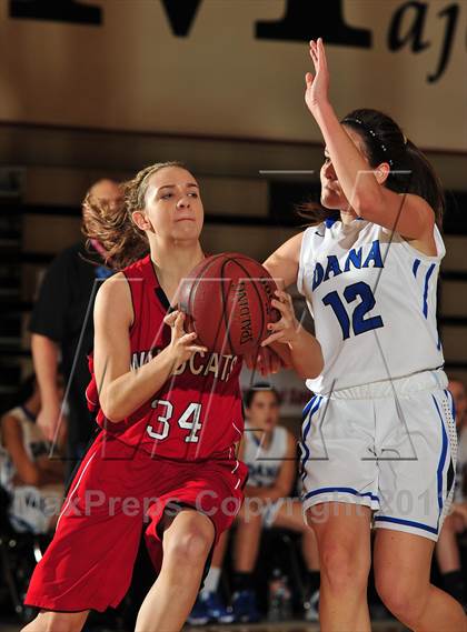 Thumbnail 2 in Dana Hills vs. Mount Si (MaxPreps Holiday Classic) photogallery.