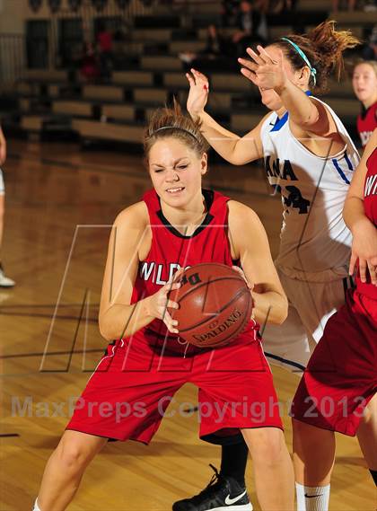 Thumbnail 3 in Dana Hills vs. Mount Si (MaxPreps Holiday Classic) photogallery.