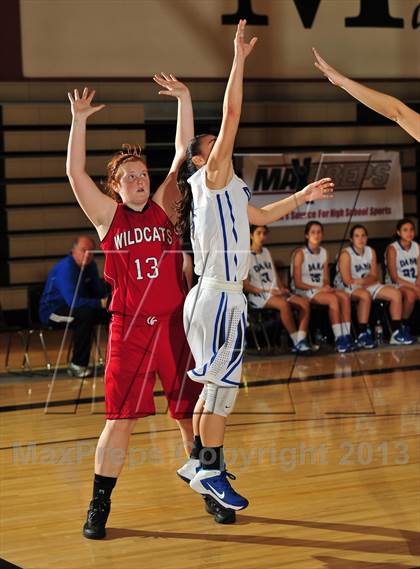 Thumbnail 3 in Dana Hills vs. Mount Si (MaxPreps Holiday Classic) photogallery.