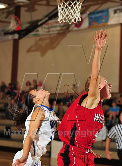 Thumbnail 1 in Dana Hills vs. Mount Si (MaxPreps Holiday Classic) photogallery.