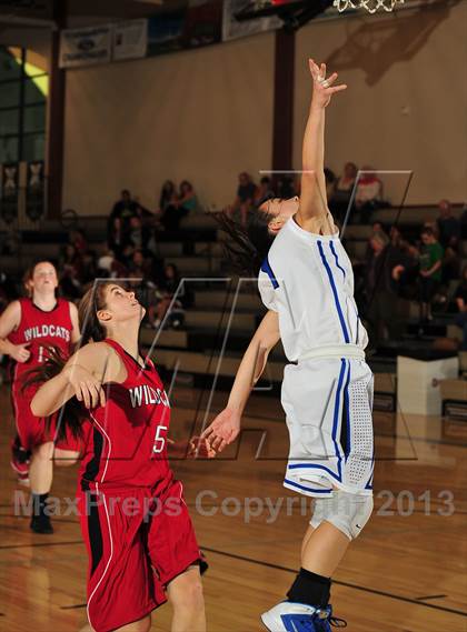 Thumbnail 1 in Dana Hills vs. Mount Si (MaxPreps Holiday Classic) photogallery.