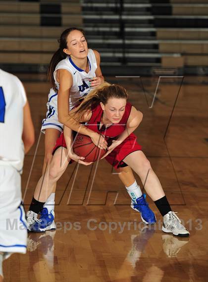 Thumbnail 1 in Dana Hills vs. Mount Si (MaxPreps Holiday Classic) photogallery.