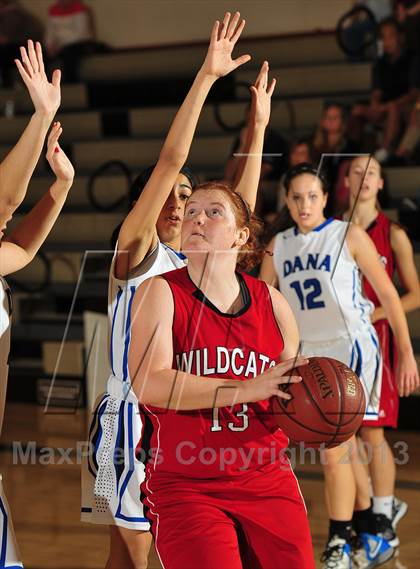 Thumbnail 3 in Dana Hills vs. Mount Si (MaxPreps Holiday Classic) photogallery.