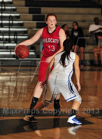 Thumbnail 3 in Dana Hills vs. Mount Si (MaxPreps Holiday Classic) photogallery.