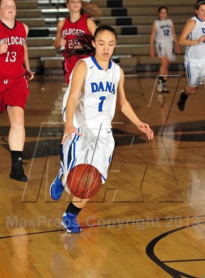 Thumbnail 1 in Dana Hills vs. Mount Si (MaxPreps Holiday Classic) photogallery.