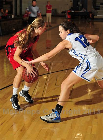Thumbnail 3 in Dana Hills vs. Mount Si (MaxPreps Holiday Classic) photogallery.