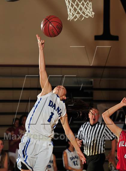 Thumbnail 2 in Dana Hills vs. Mount Si (MaxPreps Holiday Classic) photogallery.