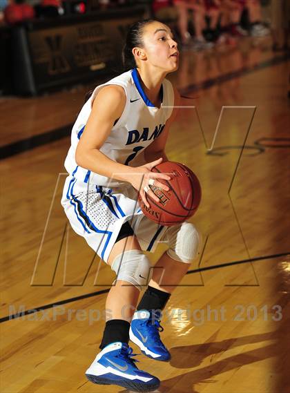 Thumbnail 2 in Dana Hills vs. Mount Si (MaxPreps Holiday Classic) photogallery.