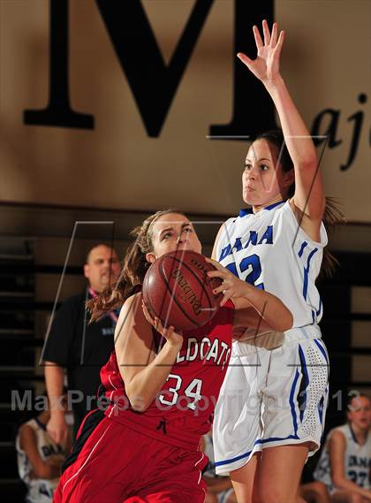 Thumbnail 3 in Dana Hills vs. Mount Si (MaxPreps Holiday Classic) photogallery.
