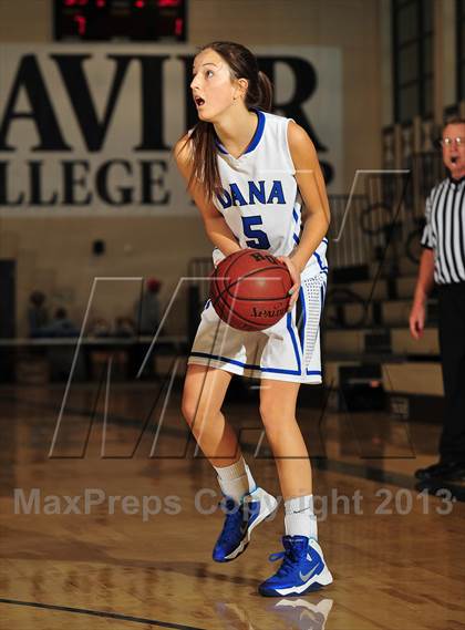 Thumbnail 3 in Dana Hills vs. Mount Si (MaxPreps Holiday Classic) photogallery.