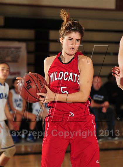 Thumbnail 2 in Dana Hills vs. Mount Si (MaxPreps Holiday Classic) photogallery.