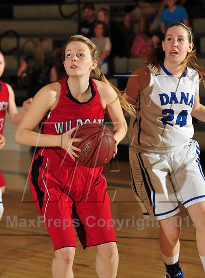 Thumbnail 3 in Dana Hills vs. Mount Si (MaxPreps Holiday Classic) photogallery.