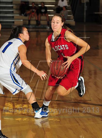 Thumbnail 1 in Dana Hills vs. Mount Si (MaxPreps Holiday Classic) photogallery.