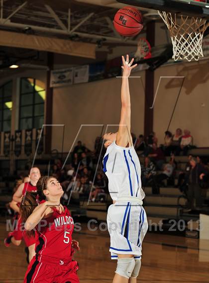 Thumbnail 3 in Dana Hills vs. Mount Si (MaxPreps Holiday Classic) photogallery.