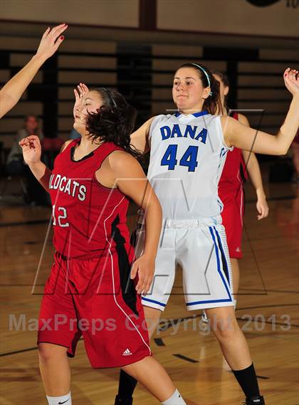 Thumbnail 3 in Dana Hills vs. Mount Si (MaxPreps Holiday Classic) photogallery.