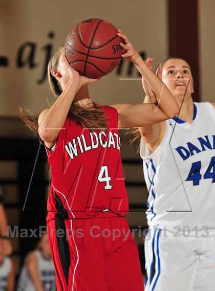 Thumbnail 3 in Dana Hills vs. Mount Si (MaxPreps Holiday Classic) photogallery.