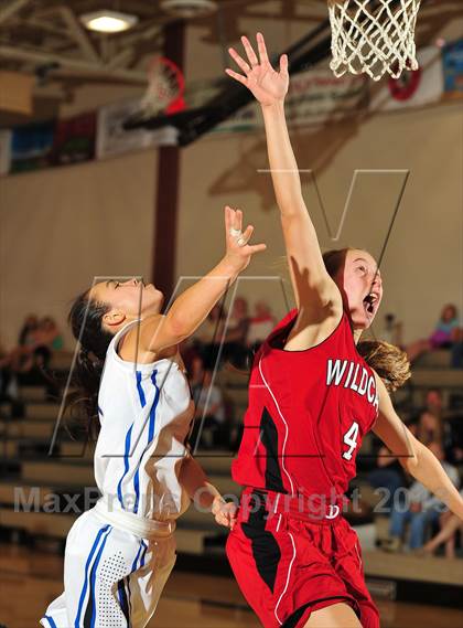 Thumbnail 3 in Dana Hills vs. Mount Si (MaxPreps Holiday Classic) photogallery.