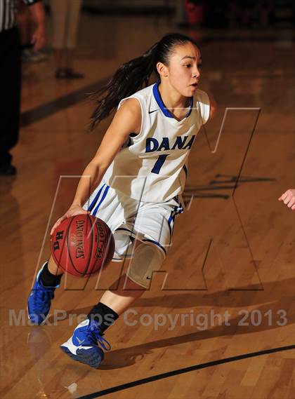 Thumbnail 2 in Dana Hills vs. Mount Si (MaxPreps Holiday Classic) photogallery.