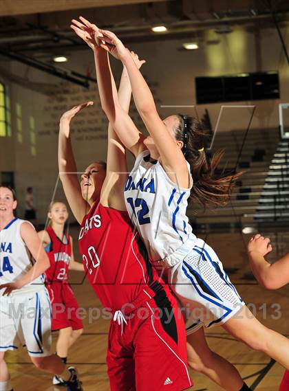 Thumbnail 3 in Dana Hills vs. Mount Si (MaxPreps Holiday Classic) photogallery.