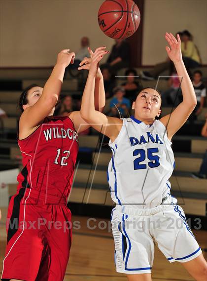 Thumbnail 1 in Dana Hills vs. Mount Si (MaxPreps Holiday Classic) photogallery.