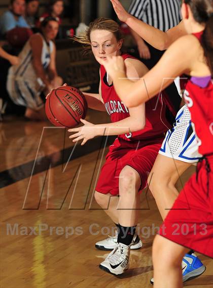 Thumbnail 2 in Dana Hills vs. Mount Si (MaxPreps Holiday Classic) photogallery.