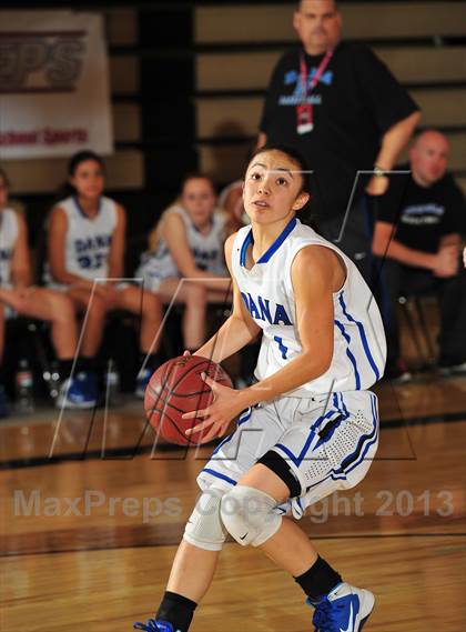 Thumbnail 2 in Dana Hills vs. Mount Si (MaxPreps Holiday Classic) photogallery.