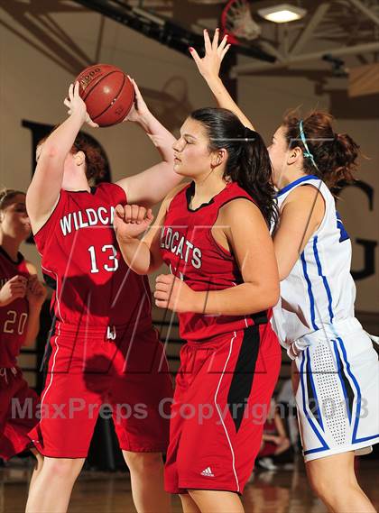 Thumbnail 3 in Dana Hills vs. Mount Si (MaxPreps Holiday Classic) photogallery.