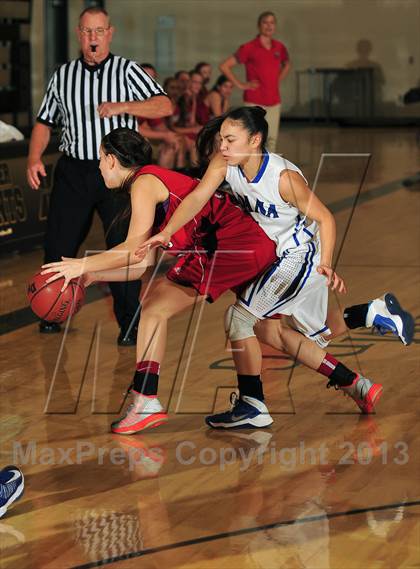 Thumbnail 3 in Dana Hills vs. Mount Si (MaxPreps Holiday Classic) photogallery.