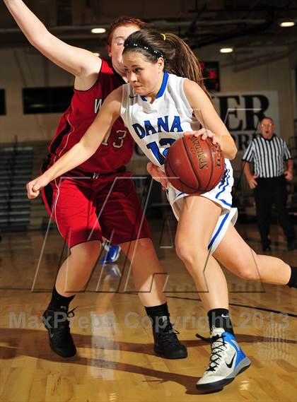 Thumbnail 1 in Dana Hills vs. Mount Si (MaxPreps Holiday Classic) photogallery.