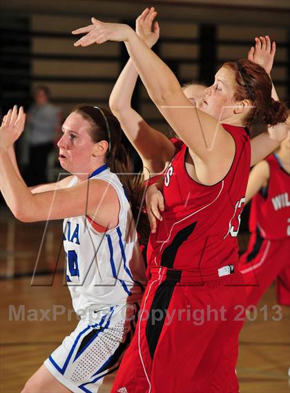 Thumbnail 2 in Dana Hills vs. Mount Si (MaxPreps Holiday Classic) photogallery.