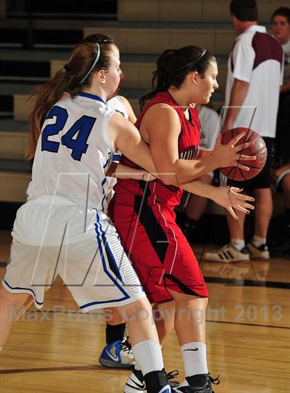 Thumbnail 2 in Dana Hills vs. Mount Si (MaxPreps Holiday Classic) photogallery.